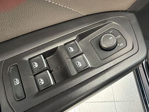 Used 2023 Volkswagen Atlas SEL R-Line AWD/4WD image 13