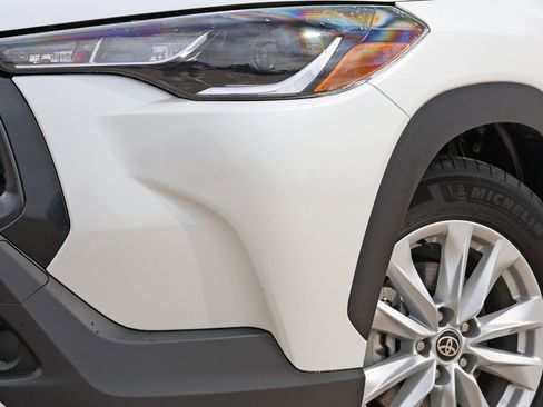 Used 2024 Toyota Corolla Cross LE AWD/4WD image 11