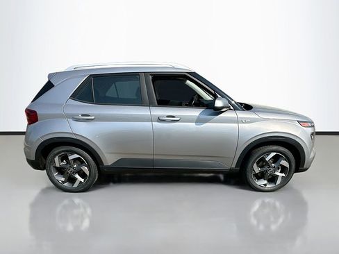 Used 2023 Hyundai Venue SEL FWD image 10