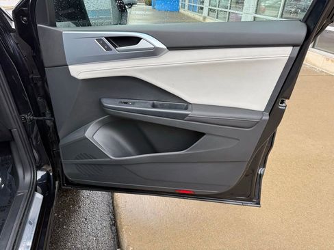 Used 2025 Volkswagen Taos SE image 44