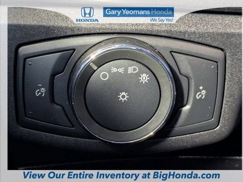 Used 2018 Ford Fusion SE w/ Fusion SE Technology Package image 26