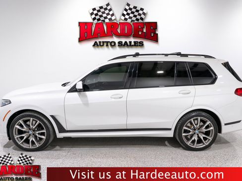 Used 2022 BMW X7 M50i image 1