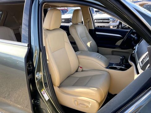 Used 2018 Toyota Highlander XLE image 8