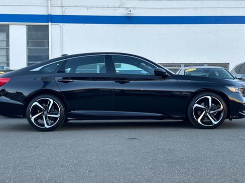Used 2022 Honda Accord Sport image 3