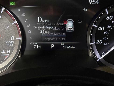 Used 2024 Toyota Highlander LE FWD image 20