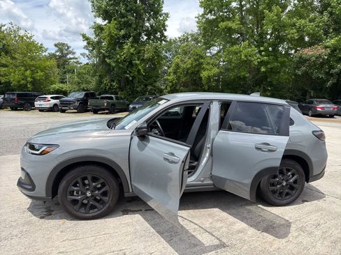 Used 2025 Honda HR-V Sport image 18