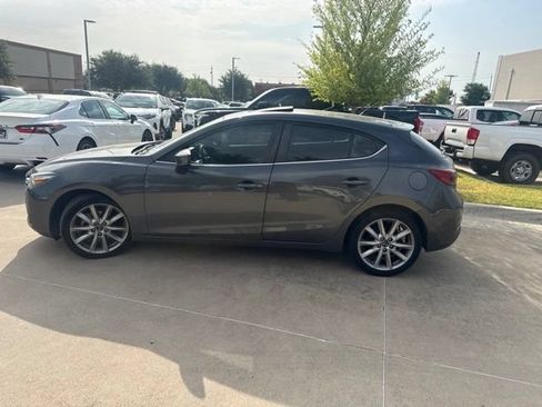 Used 2017 MAZDA MAZDA3 Touring FWD image 5