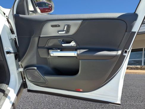 Certified 2023 Mercedes-Benz GLB 250 4MATIC image 11