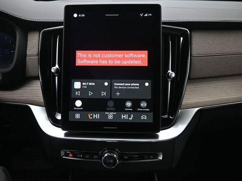New 2026 Volvo XC90 T8 Plus w/ Protection Package Premier AWD/4WD image 11