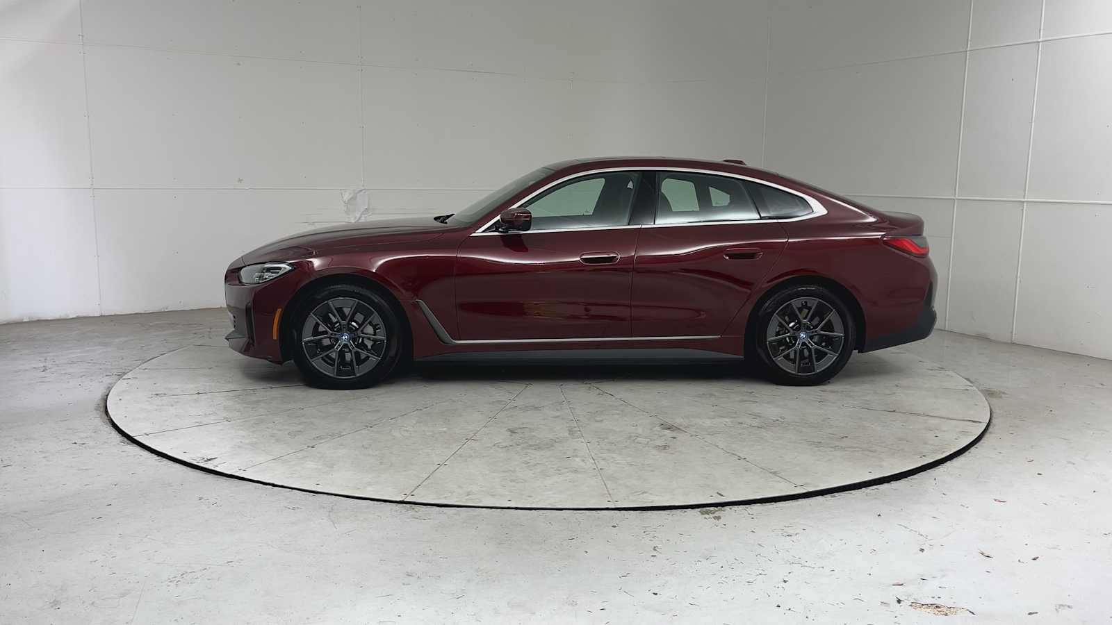Used 2024 BMW i4 xDrive40i w/ Premium Package AWD/4WD image 5