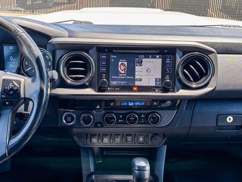 Used 2017 Toyota Tacoma TRD Sport AWD/4WD image 14