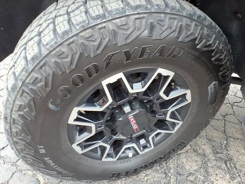 Used 2025 GMC Sierra 2500 AT4X image 15