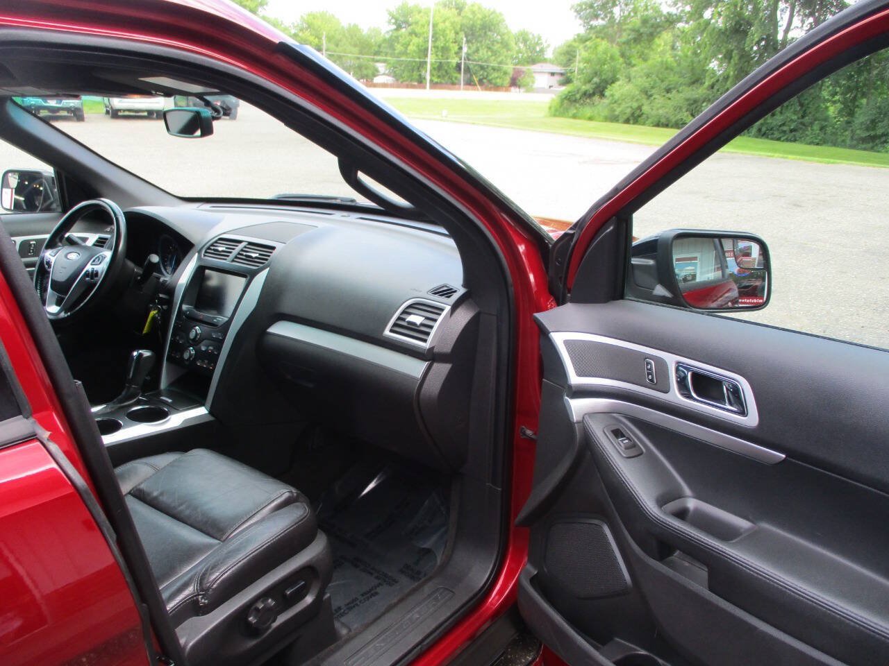 Used 2013 Ford Explorer XLT AWD/4WD image 27