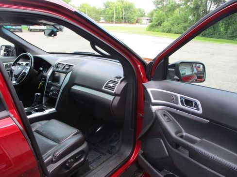 Used 2013 Ford Explorer XLT AWD/4WD image 27