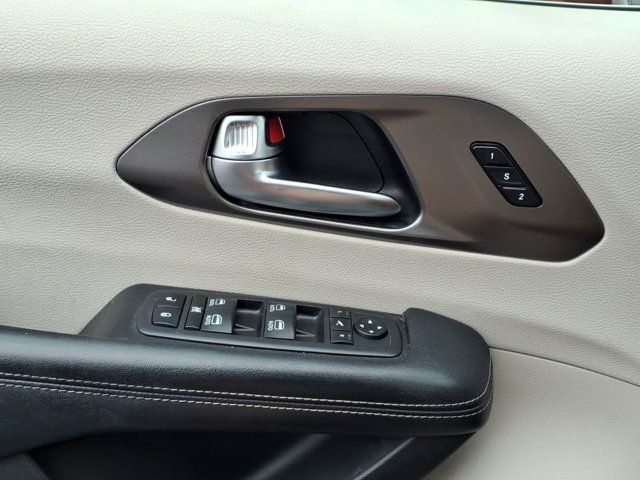 Used 2019 Chrysler Pacifica Limited FWD image 24