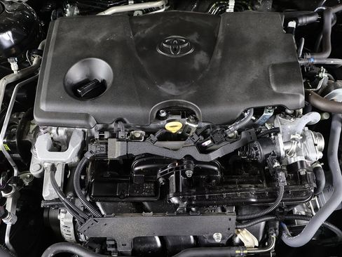 Used 2024 Toyota Camry SE image 16