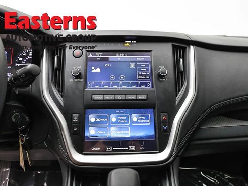 Used 2022 Subaru Outback 2.5i AWD/4WD image 11