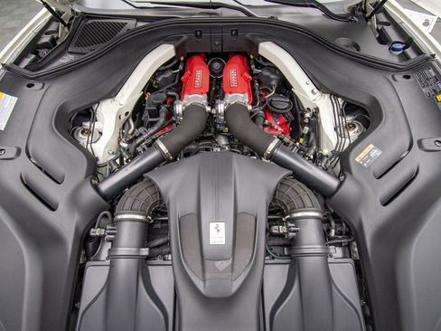 Used 2019 Ferrari Portofino RWD image 52