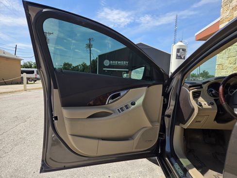 Used 2011 Buick LaCrosse CXL w/ Driver Confidence Package FWD image 4