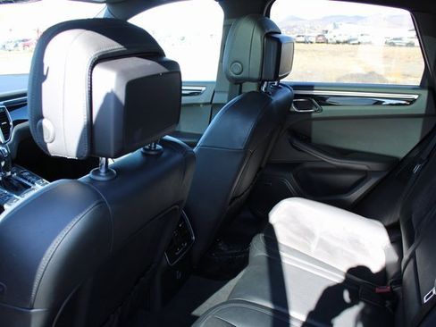 Used 2018 Porsche Macan Sport Edition image 17