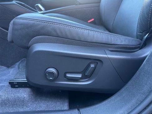 Certified 2025 Volvo XC40 B5 Plus image 25