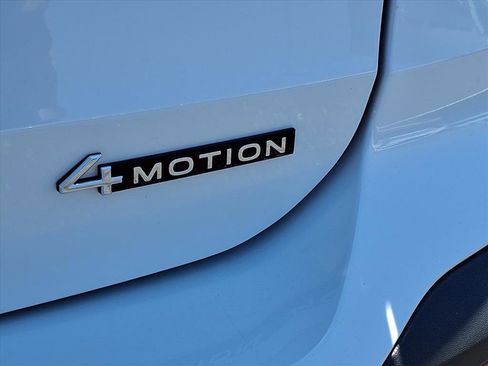 New 2025 Volkswagen Taos SE image 8