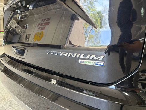 Used 2020 Ford Edge Titanium w/ Equipment Group 301A AWD/4WD image 18