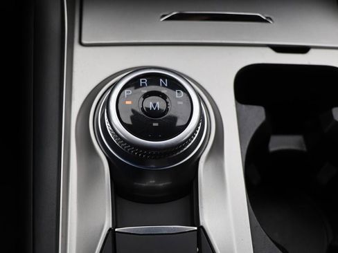 Used 2020 Ford Explorer XLT image 25