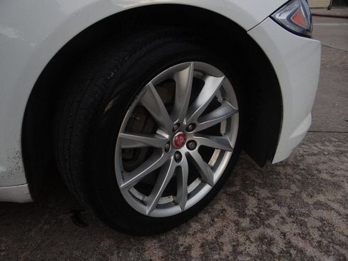 Used 2015 Jaguar XF Premium image 27