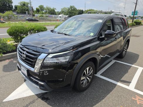 Certified 2023 Nissan Pathfinder SL AWD/4WD image 9