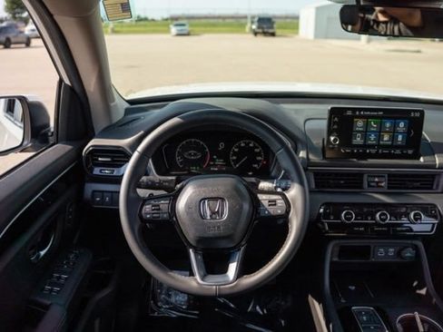 Used 2025 Honda Pilot EX-L image 14