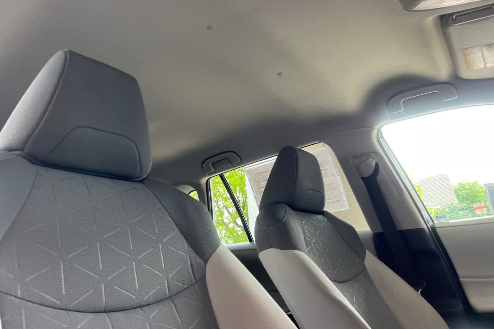 Used 2022 Toyota RAV4 XLE AWD/4WD image 18