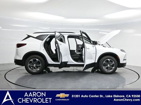 New 2025 Chevrolet Blazer LT w/ Convenience Package FWD image 3