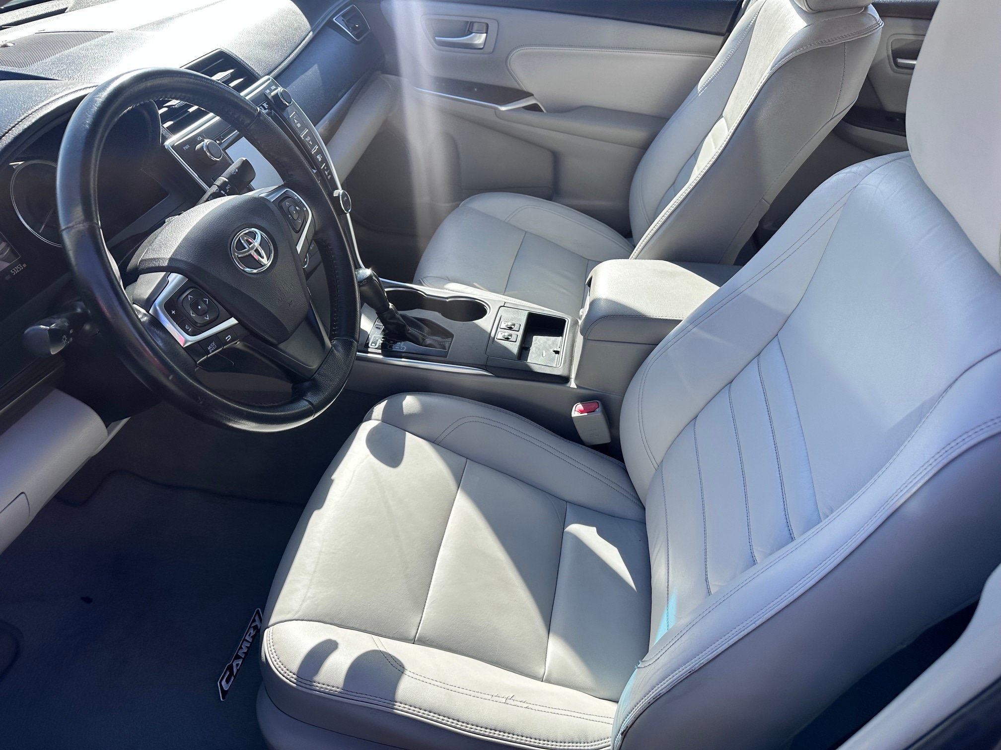 Used 2016 Toyota Camry XLE w/ Moonroof Package FWD image 5