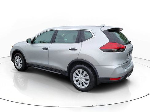 Used 2017 Nissan Rogue S image 3