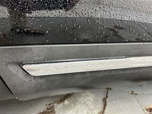 Used 2018 Ford Explorer XLT w/ Equipment Group 202A image 26