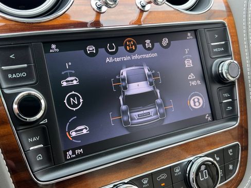 Used 2018 Bentley Bentayga AWD/4WD image 31