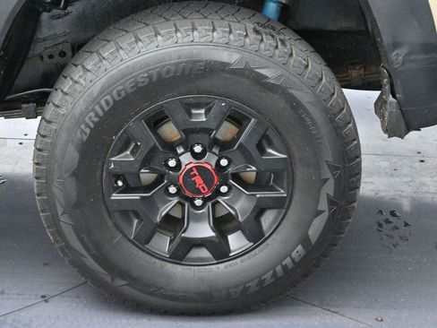 Used 2019 Toyota Tacoma TRD Off-Road w/ Technology Package AWD/4WD image 32