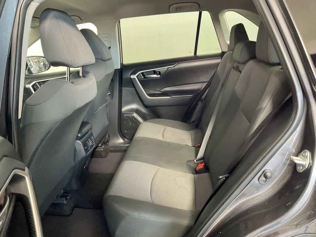 Used 2025 Toyota RAV4 XLE FWD image 21