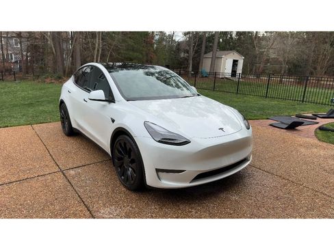 Used 2022 Tesla Model Y Performance image 3