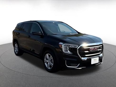 Used 2024 GMC Terrain SLE FWD image 3