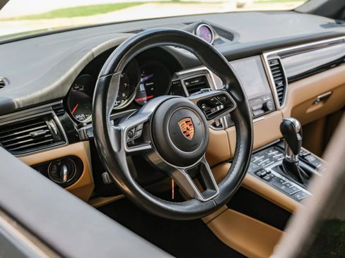 Used 2018 Porsche Macan image 17