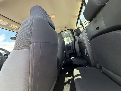 Used 2023 Nissan Frontier SV w/ SV Convenience Package AWD/4WD image 16