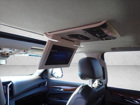 Used 2019 Cadillac Escalade ESV Luxury image 11