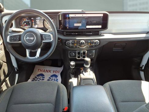 Used 2025 Jeep Wrangler Unlimited Sahara AWD/4WD image 21