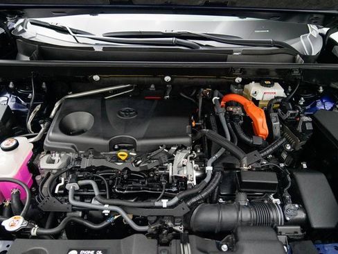 Used 2021 Toyota RAV4 XLE Premium image 10