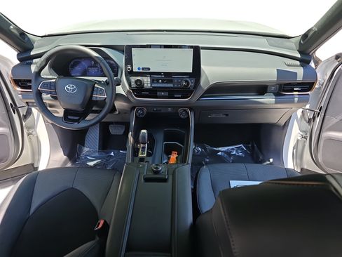 Used 2024 Toyota Grand Highlander AWD Hybrid image 9