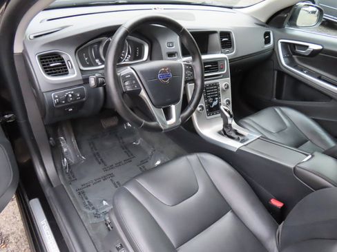 Used 2018 Volvo S60 T5 Inscription image 9