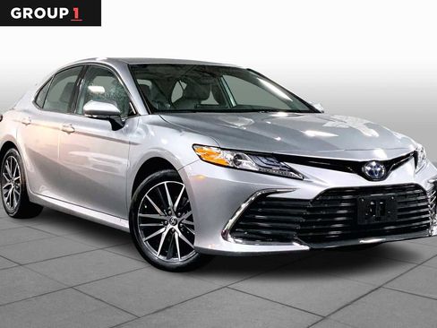 Used 2024 Toyota Camry XLE image 2