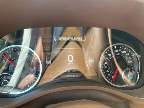 Used 2019 RAM 1500 Laramie AWD/4WD image 17